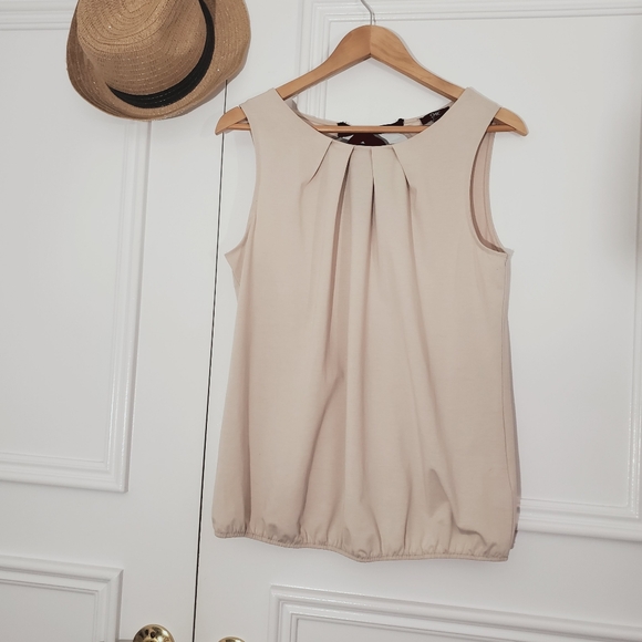 CHIC by Jacob- Chic Pleated Cream Tank Blouse with Black Tie Sash- Size Large - Picture 9 of 9